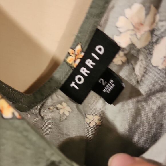 Torrid Vibrant Green  Tank Top with Breathable Fabric and Relaxed Fit Size 2 - Picture 2 of 4